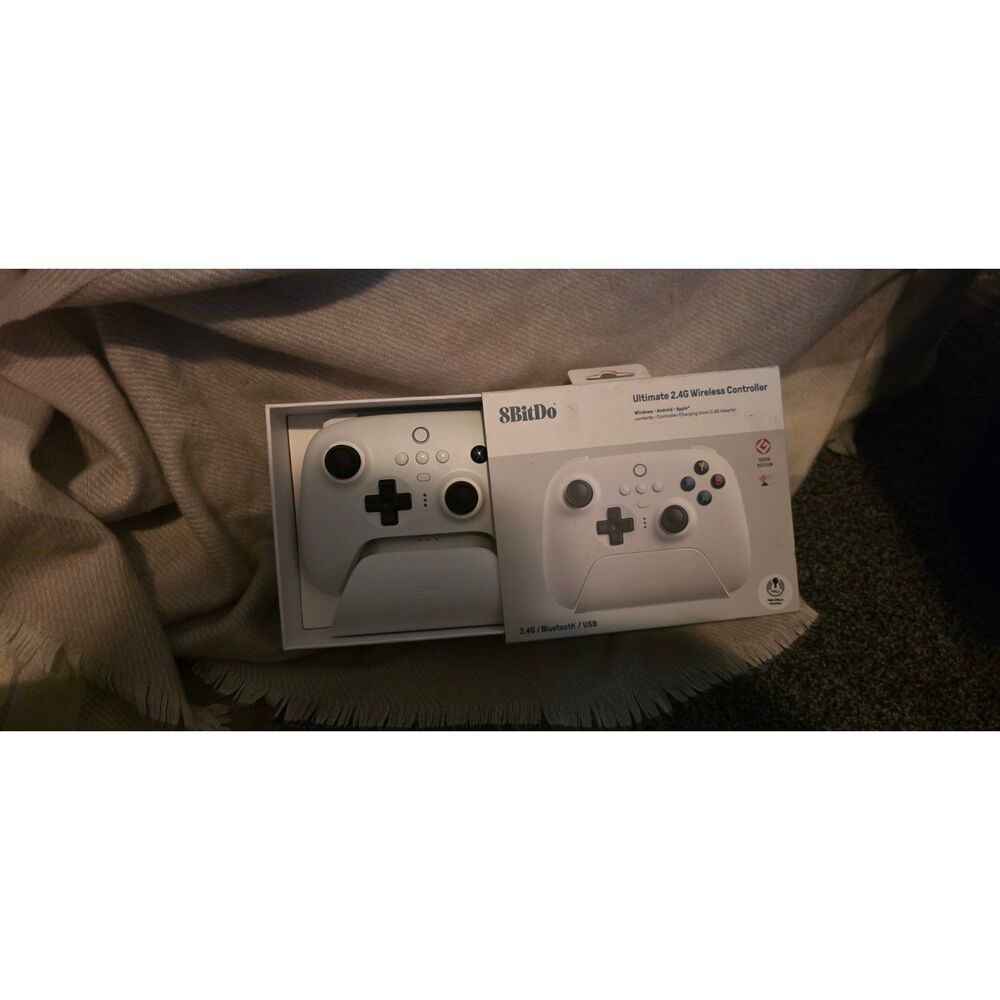 8BitDo Ultimate 2.4G Wireless Controller with Charging Dock (White)